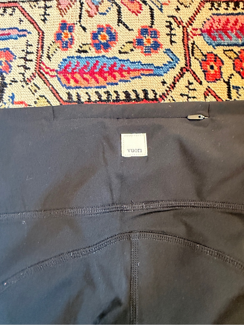 Vuori Black Women's Leggings with pockets - size small - Picture 5 of 5